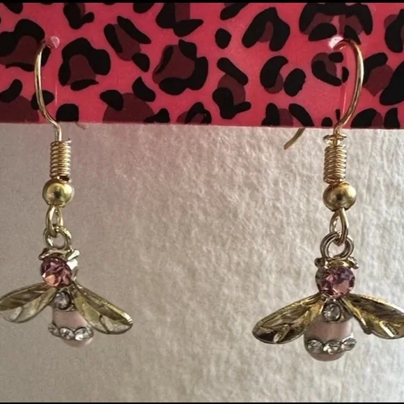 Betsey Johnson Pink Bumble Bee Dangling Earrings NWT - Picture 3 of 4